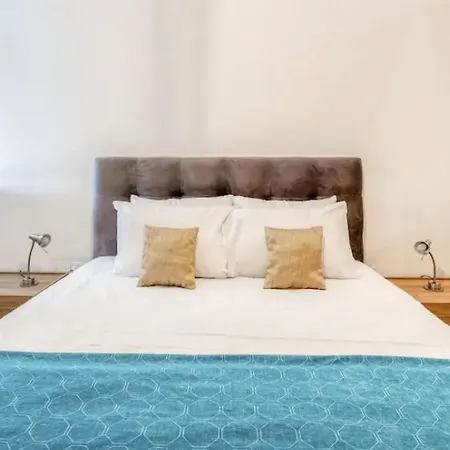 Spacious 2 Bedroom Qawra, 2 Min Away From The Beach. Апартаменты Сент-Полс-Бей