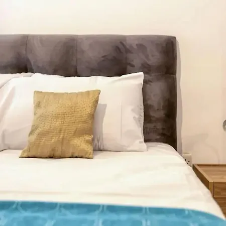 Spacious 2 Bedroom Qawra, 2 Min Away From The Beach. *