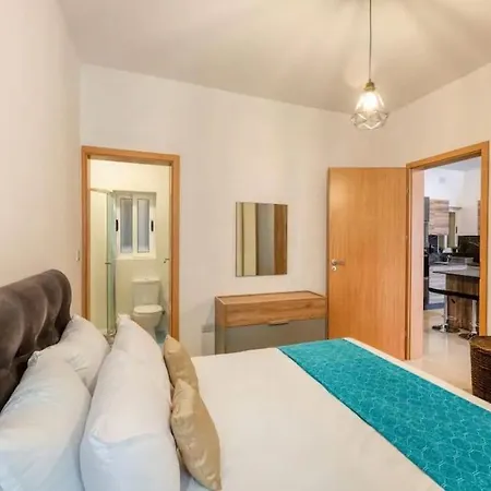 Apartamento Spacious 2 Bedroom Qawra, 2 Min Away From The Beach.