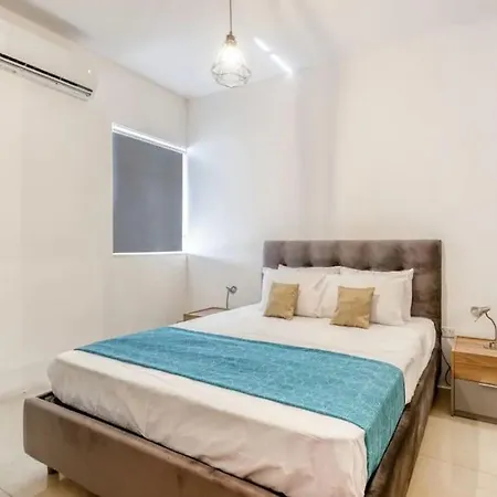 Spacious 2 Bedroom Qawra, 2 Min Away From The Beach. St Paul's Bay