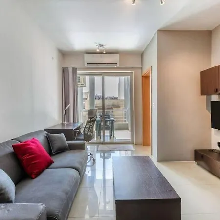 Апартаменты Spacious 2 Bedroom Qawra, 2 Min Away From The Beach.