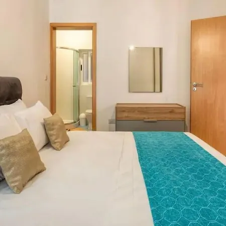 דירה Spacious 2 Bedroom Qawra, 2 Min Away From The Beach. *