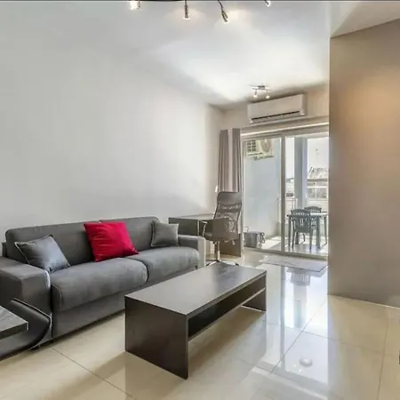 Spacious 2 Bedroom Qawra, 2 Min Away From The Beach. * סיינט פול ביי