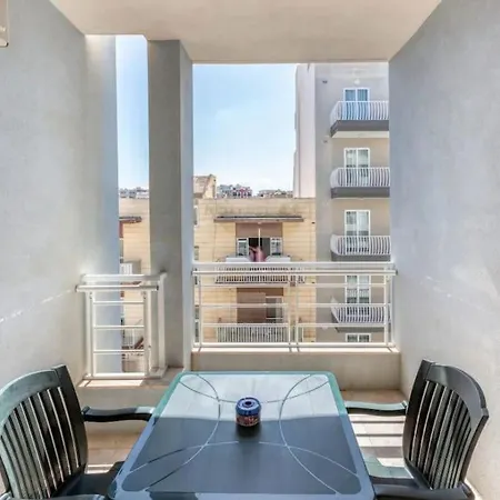 Spacious 2 Bedroom Qawra, 2 Min Away From The Beach. St. Paul's Bay